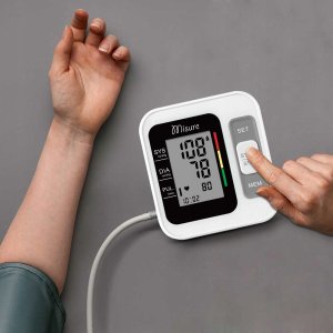 Ciśnieniomierz elektroniczny B26 z funkcją mowy, z zasilaczem 10