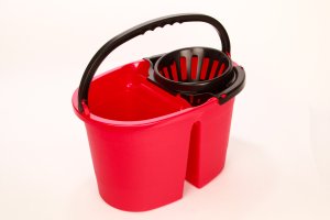 BUCKET 16L WITH WHEELS AND SQUEEZER 2