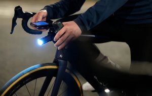 IGPSPORT VS1200S smart Lampka rowerowa przednia 3