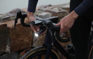 IGPSPORT VS1200S smart Lampka rowerowa przednia 4