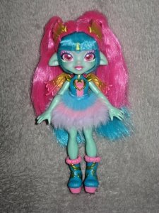 MAGIC MIXIES Pixlings Doll, Howlexa 1