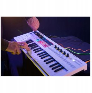 Arturia KeyStep Pro 4-ścieżkowy sekwencer i kontroler MIDI/USB nowy 6