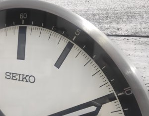 Zegar ścienny SEIKO QXA823S 33 cm cichy mechanizm termometr . 3