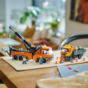 LEGO City Wóz holowniczy z dźwigiem (60467) 4