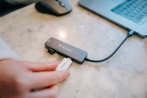 Hub USB Verbatim Multi Port Essentials USB-C PD, USB-A 3.0, USB-A 2.0, HDMI 4