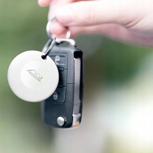 Lokalizator GPS Mini Do Kluczy Auta Kota Roweru Psa Biały Android   Etui 3