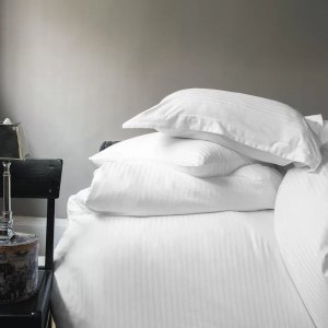 Pościel Issimo Pure White Stripe Satin 200x220 + 2szt 50x70 bawełna, Certyfikat Oeko Tex 1