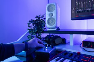 IK iLoud MTM MKII WHITE - Monitor Aktywny 9