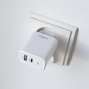 Maxlife ładowarka sieciowa PD QC MXTC-10-20AC 1x USB-C 1x USB 20W biała 5