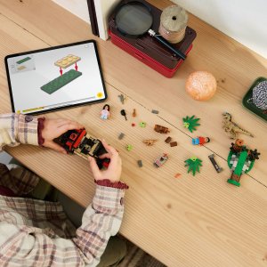 LEGO Jurassic World Ucieczka terenówką przed raptorem (76972) 3