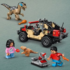 LEGO Jurassic World Ucieczka terenówką przed raptorem (76972) 5