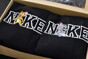 BLUZY DLA PAR Z HAFTEM TOM&JERRY INICJAŁY PREZENT DZIEŃ KOBIET 2 SZT CZARNE 2