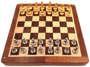 Magnetyczne Szachy mosiężne w pudełku drewnianym 3