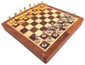 Magnetyczne Szachy mosiężne w pudełku drewnianym 4