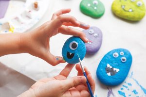 Malowanie naskalne: 3 skały + 6 farb + pędzel + oc 8