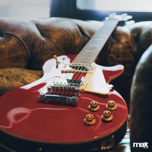 Zestaw: Gitara elektryczna GigKit w stylu LP ciemnoczerwona+ wzmacniacz+ akcesoria one size 14