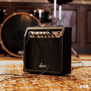 Zestaw: Gitara elektryczna GigKit w stylu LP ciemnoczerwona+ wzmacniacz+ akcesoria one size 15