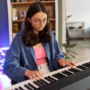 Mielczewski Pianino cyfrowe 88 klawiszy ważonych młoteczkowych Arietta one size 16