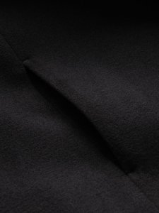 Męski płaszcz z wysokim kołnierzem i asymetrycznym zapięciem  czarny V2 OM-COWC-0120 M 7