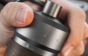 Ręczny młynek do kawy z regulacją mielenia HiBREW G4B 4