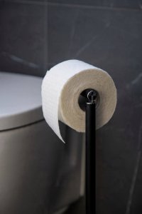 Stojak na papier toaletowy z uchwytem, Wenko 3