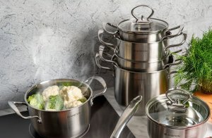 Garnek wysoki z pokrywką 2,7 L  Petite 11