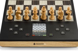 Millennium Chess Genius Pro 2024 Holzoptik 2