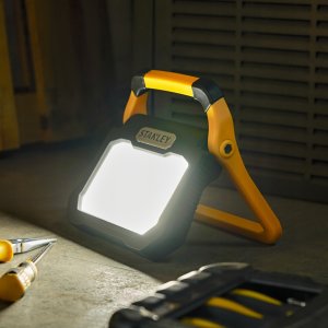 reflektor roboczy stanley, ip54, 3000 lm, ładowanie z usb 3