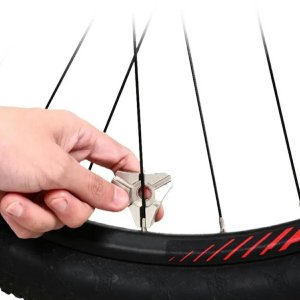 RW54A Klucz do centrowania kół trójkątny 4