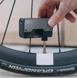 Mini pompka elektryczna MAGICSHINE AIRRO E-PUMP, Max. ciśnienie do 120 PSI/8.3 BAR (NEW 2026) 7