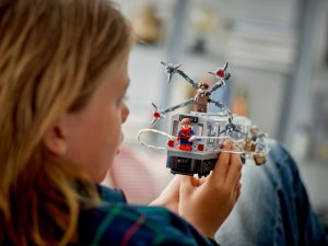 Marvel Spider-Man kontra Doc Ock — scena w metrze (76321) 3