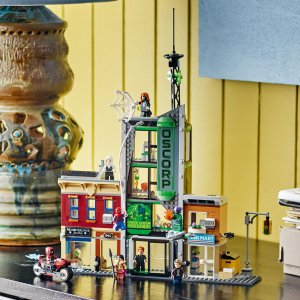 LEGO Marvel Spider-Man i Oscorp (76324) 9