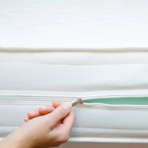 Łóżko młodzieżowe AURA 2 100x200 granatowe z tapicerowanym panelem L i szufladą MKPOL 9