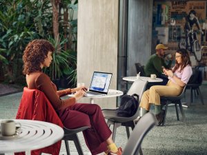 Laptop HP Laptop OmniBook X Copilot+ 14-FE1000 / BD3Y8U8 / Snapdragon X1E-78-100 / 16GB / SSD 512GB / 2,2k / Dotyk / Win 11 / Srebrny 13