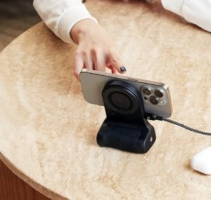 Adam Elements Selfie Shot Magnetic Hand Grip - magnetyczny uchwyt do ręki z powerbankiem 5000mAh czarny - Gwarancja bezpieczeństwa. Proste raty. Bezpłatna wysyłka od 170 zł. 8