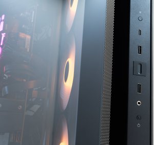 Komputer Game X G700, Ryzen 7 9800X3D, 32 GB, RTX 5070 Ti, 2 TB M.2 PCIe Windows 11 Home 10