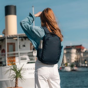 Plecak miejski antykradzieżowy Pacsafe V 16 L - granatowy 3