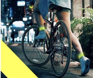 Opaska odblaskowa ostrzegawcza do biegania samozaciskowa odblask na rękę 6