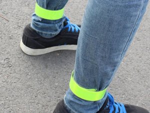 Opaska odblaskowa ostrzegawcza do biegania samozaciskowa odblask na rękę 9