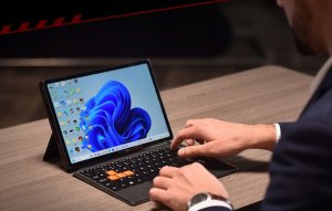 Przenośna konsola Onexplayer X1 Pro AMD AI370 32GB RAM 1TB 11