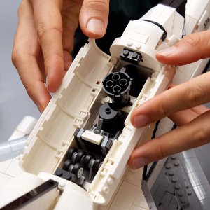 LEGO Icons Carrier of shuttles (10360) 7