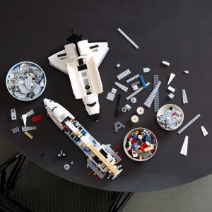 LEGO Icons Carrier of shuttles (10360) 8