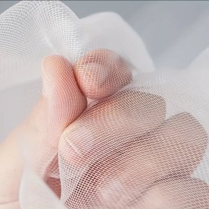 TG71987 SIATKA OCHRONNA PRZECIW OWADOM NA GRZĄDKĘ CHRONIĄCA kapustne 2,5X50M 60mesh 6