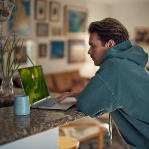 Laptop 2w1 HP Envy x360 15-fe0013nw / 88C64EA / Intel i7-13 / 16GB / SSD 512GB / Intel Xe / FHD / OLED / Dotyk / Win 11 10