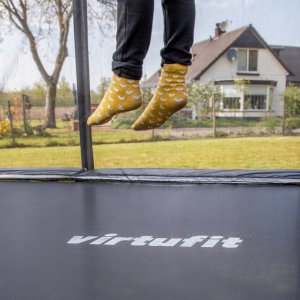 VIRTUFIT TRAMPOLINA PREMIUM Z SIATKĄ BEZPIECZEŃSTWA 305 CM 9