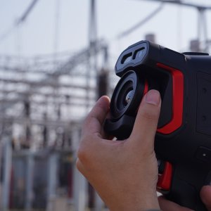 Kamera termowizyjna GuideIR, 480x360 IR, 30Hz, FOV 25x19, 4,3" dotykowy LCD, Laser, 64GB, Wi-Fi, Bluetooth, 8MP, Bateria, H4 7