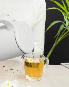 Czajnik elektryczny bezprzewodowy turystyczny 1500 W 1.8 l obrotowy biały 5