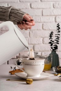 Czajnik elektryczny bezprzewodowy turystyczny 1500 W 1.8 l obrotowy biały 6