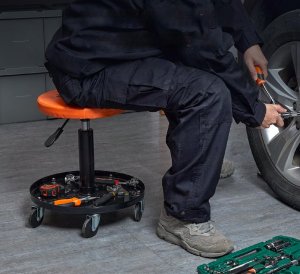 STOŁEK TABORET WARSZTATOWY NA KÓŁKACH 8