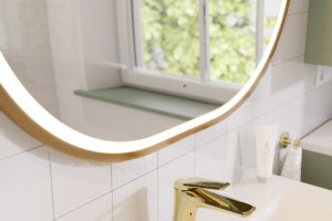 Zestaw meblowy 60cm z blatem, umywalką nablatową Magic, szafkami wysokimi i lustrem LED 3